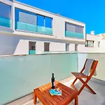 Stunning Townhouse With Pool In Centre Σπίτι διακοπών