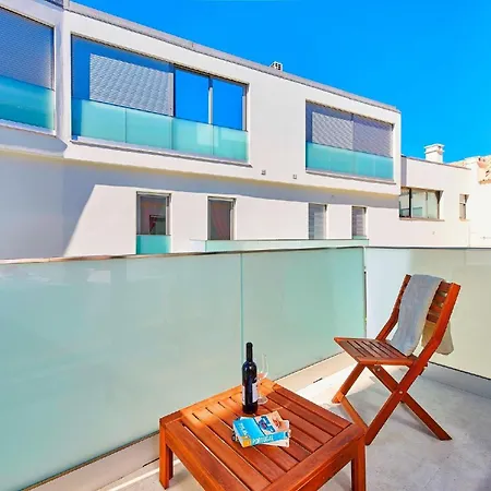 Stunning Townhouse With Pool In Centre Ferienhaus