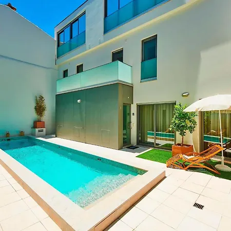 Ferienhaus Stunning Townhouse With Pool In Centre *