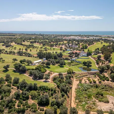 Stunning Townhouse With Pool In Centre Ferienhaus