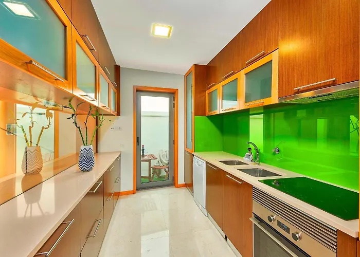 Stunning Townhouse With Pool In Centre Дом отдыха *