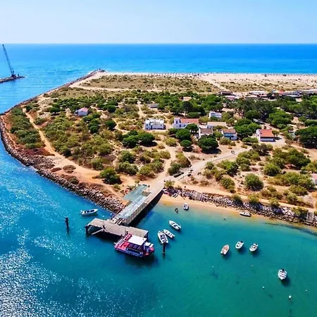 Stunning Townhouse With Pool In Centre *