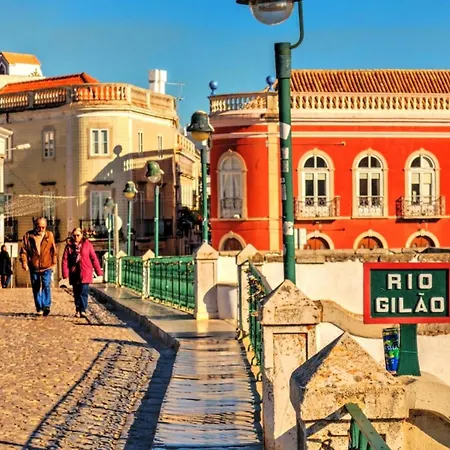 Stunning Townhouse With Pool In Centre Holiday home