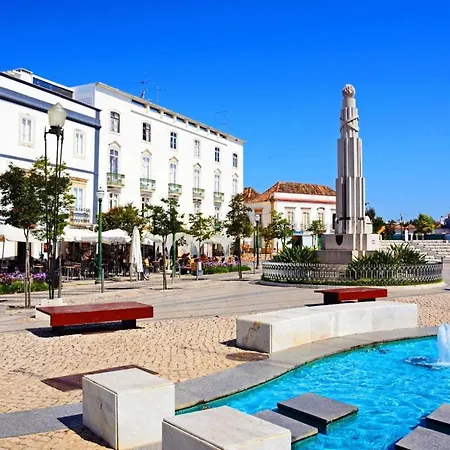 Stunning Townhouse With Pool In Centre Holiday home *