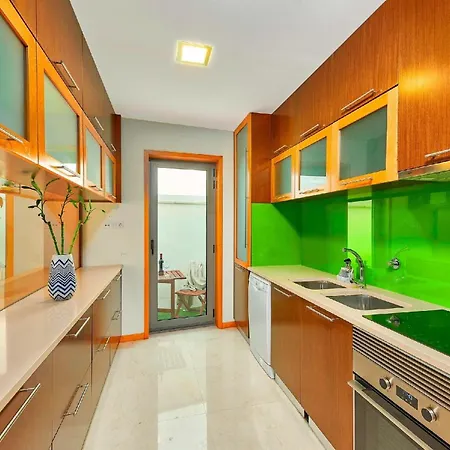 Stunning Townhouse With Pool In Centre Feriehus *