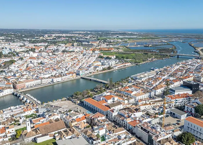 Casa vacanze Stunning Townhouse With Pool In Centre