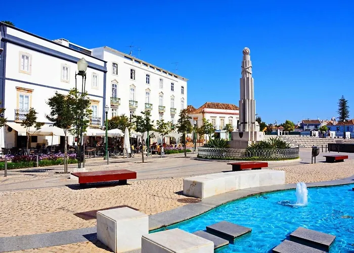 Stunning Townhouse With Pool In Centre Holiday home *