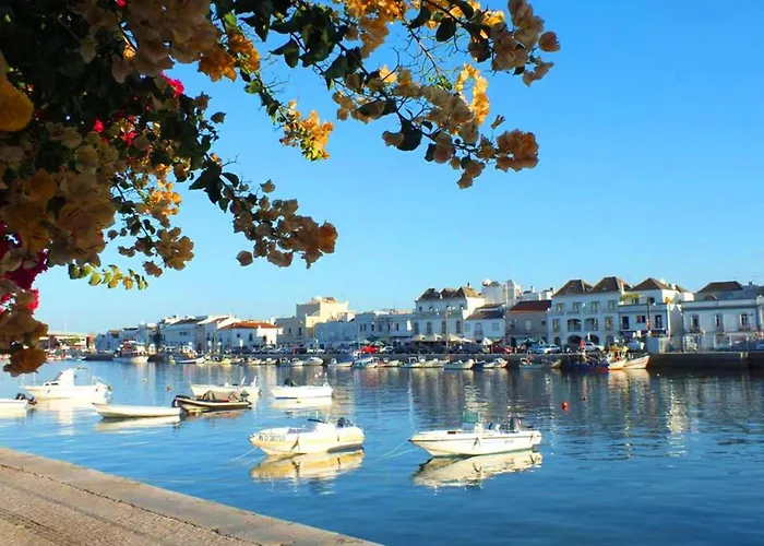 Holiday home Stunning Townhouse With Pool In Centre *