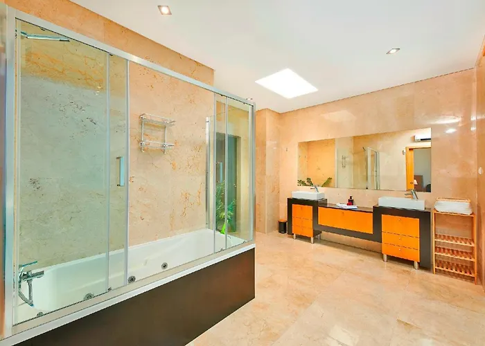 Stunning Townhouse With Pool In Centre Tavira