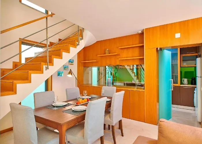 Holiday home Stunning Townhouse With Pool In Centre